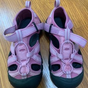 PINK KEEN SANDALS